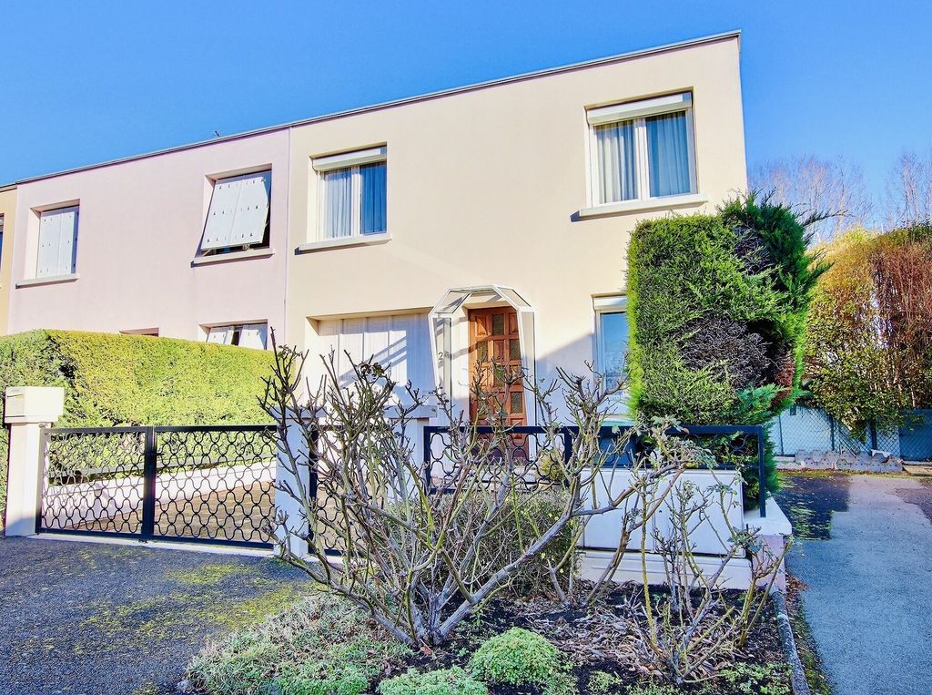 Achat maison à vendre 4 chambres 113 m² - Clermont-Ferrand