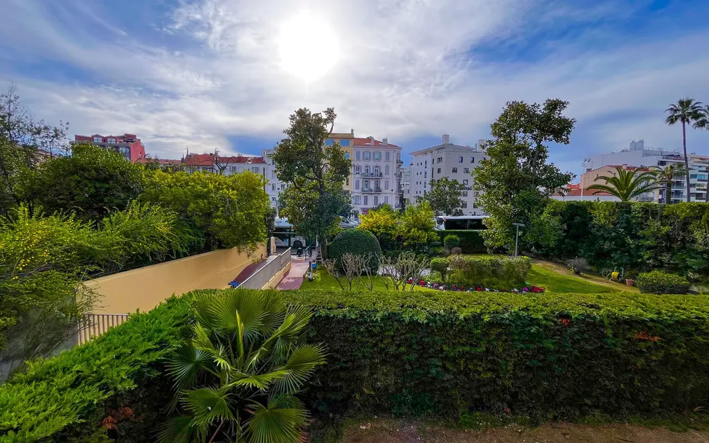 Achat appartement à vendre 3 pièces 67 m² - Cannes