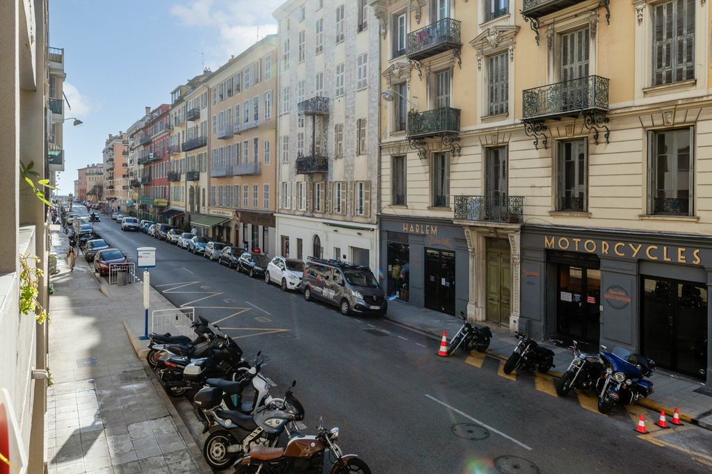 Achat appartement à vendre 5 pièces 76 m² - Nice