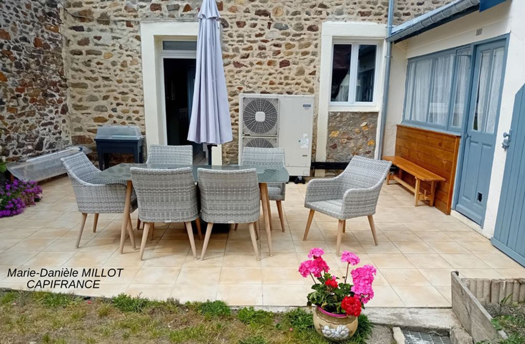 Achat maison à vendre 4 chambres 126 m² - Montsûrs-Saint-Céneré