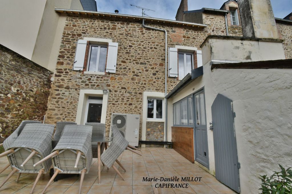 Achat maison à vendre 4 chambres 126 m² - Montsûrs-Saint-Céneré