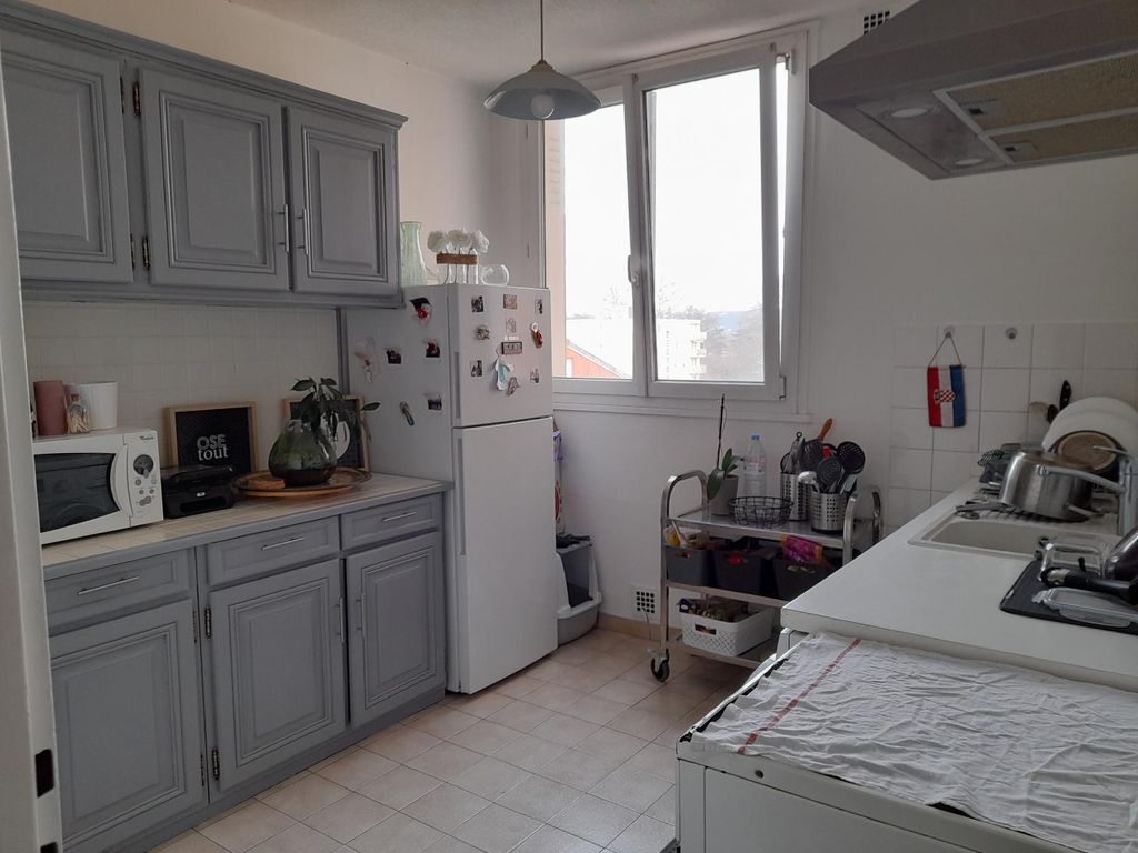 Achat appartement à vendre 4 pièces 71 m² - Vaulx-en-Velin