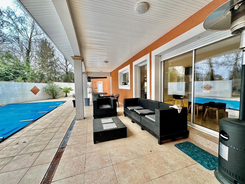 Achat maison à vendre 5 chambres 245 m² - Mont-de-Marsan
