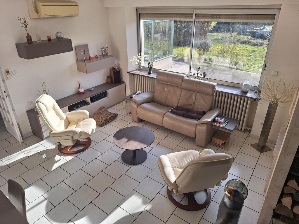 Achat maison à vendre 4 chambres 179 m² - Saint-Sernin-du-Bois