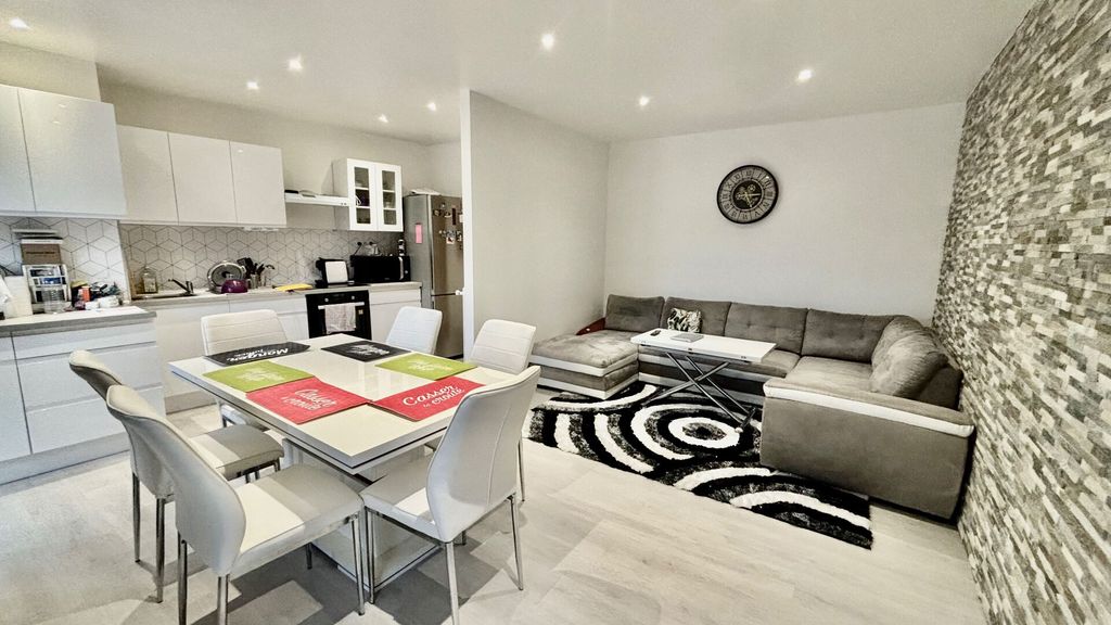 Achat appartement à vendre 2 pièces 56 m² - Vallauris