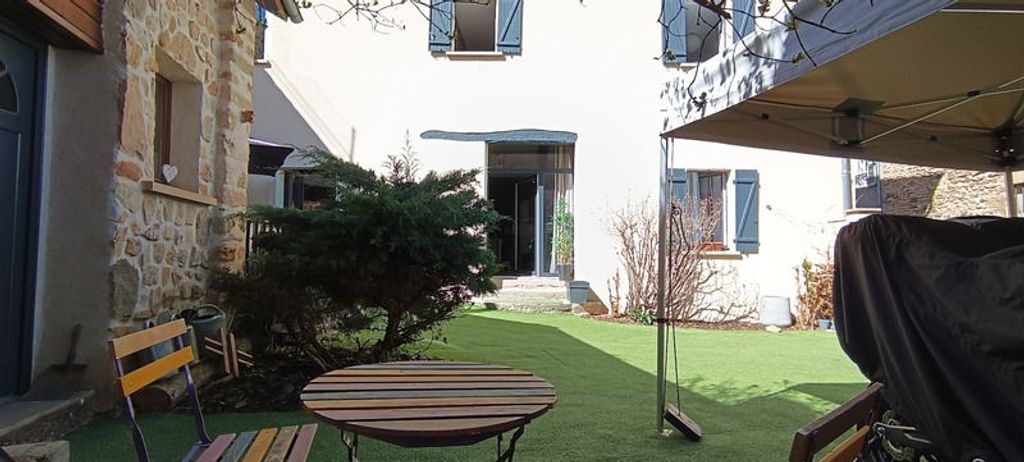 Achat maison à vendre 3 chambres 151 m² - Saint-Germain-Lembron