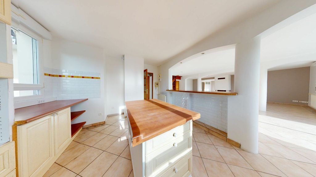 Achat maison à vendre 4 chambres 216 m² - Fontaine-la-Mallet
