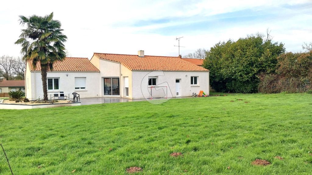 Achat maison à vendre 4 chambres 134 m² - Nesmy