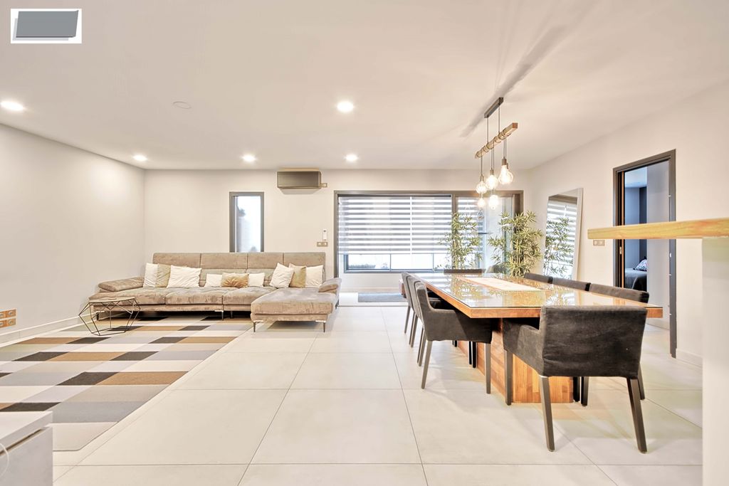 Achat appartement à vendre 5 pièces 121 m² - Toulon