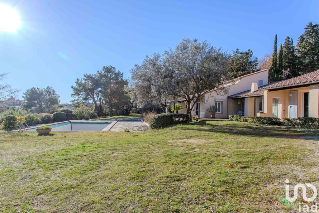 Achat maison à vendre 4 chambres 195 m² - Rochefort-du-Gard