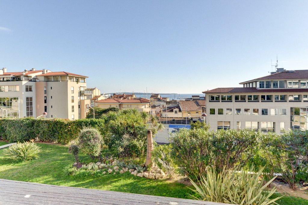 Achat appartement à vendre 2 pièces 77 m² - Cannes