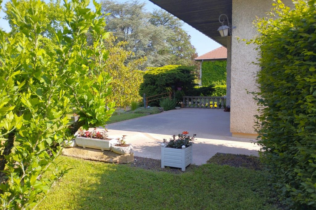 Achat maison à vendre 4 chambres 130 m² - Saint-Genis-Laval