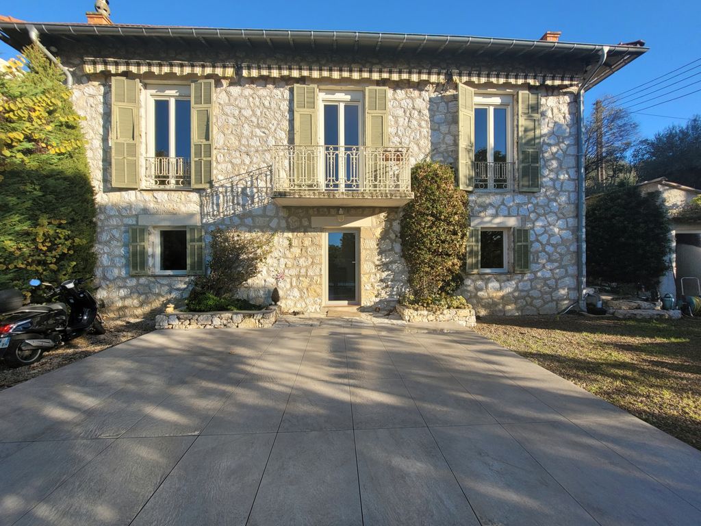 Achat maison à vendre 3 chambres 137 m² - Vence