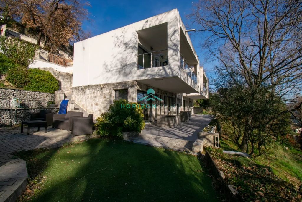 Achat maison à vendre 4 chambres 175 m² - Saint-Jeannet