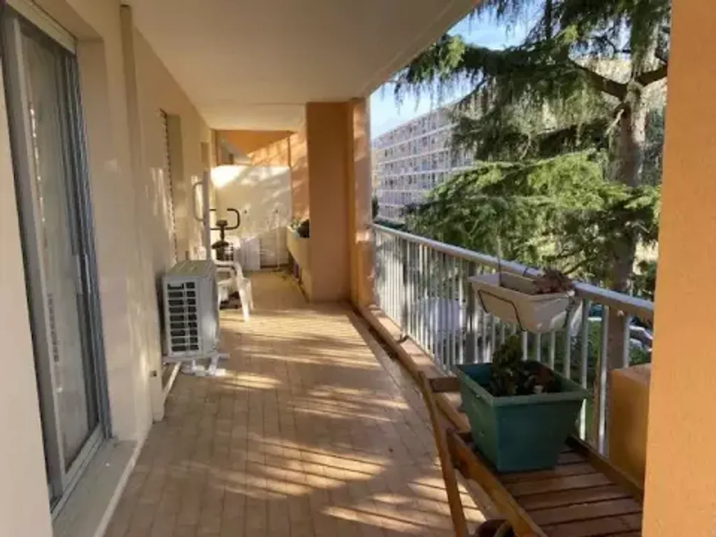 Achat appartement à vendre 3 pièces 70 m² - Cagnes-sur-Mer