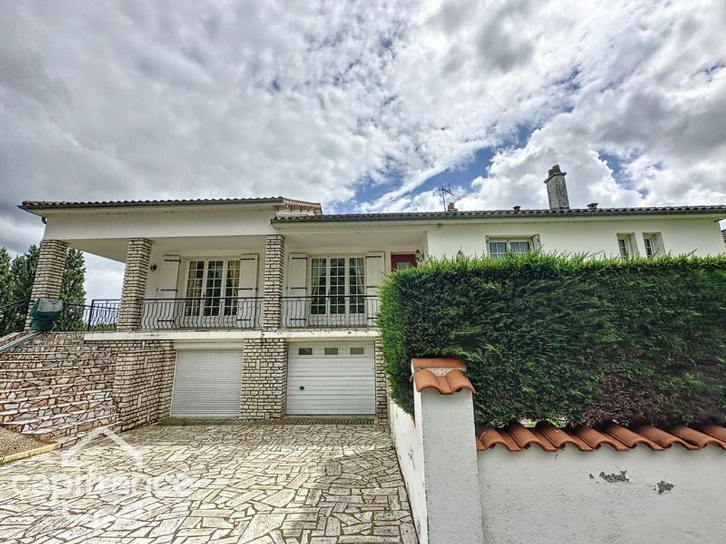 Achat maison à vendre 4 chambres 204 m² - Saint-Varent