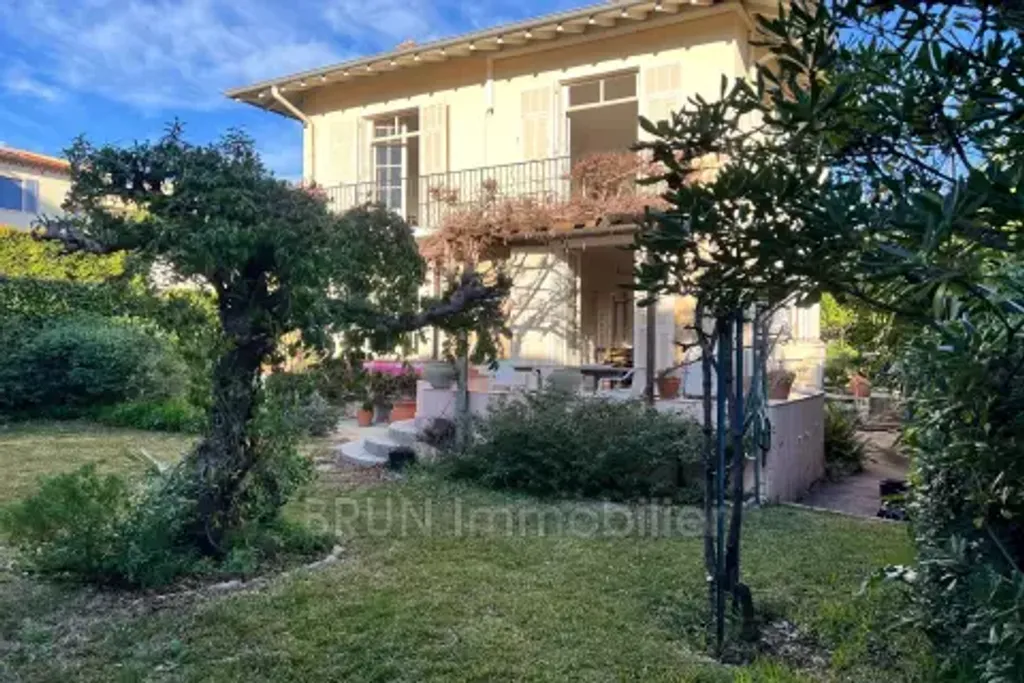 Achat maison à vendre 4 chambres 141 m² - Antibes