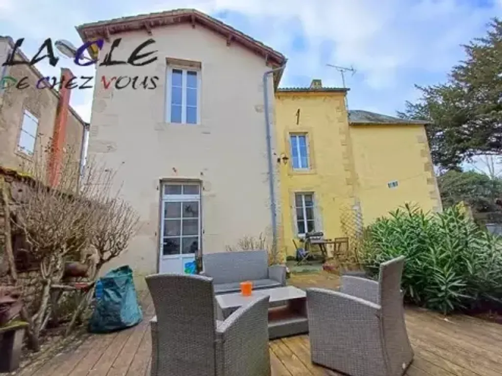 Achat maison à vendre 5 chambres 153 m² - Coulonges-sur-l'Autize