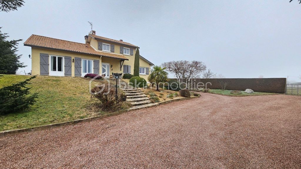 Achat maison à vendre 5 chambres 220 m² - Boën-sur-Lignon