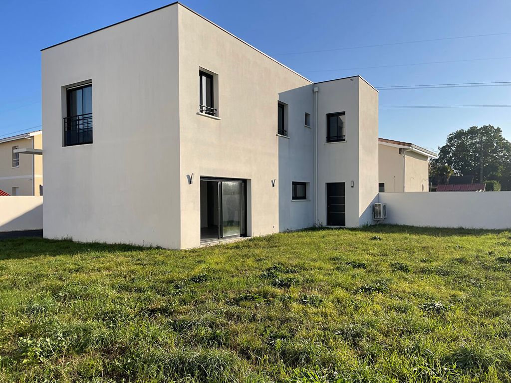 Achat maison à vendre 3 chambres 124 m² - Ambarès-et-Lagrave