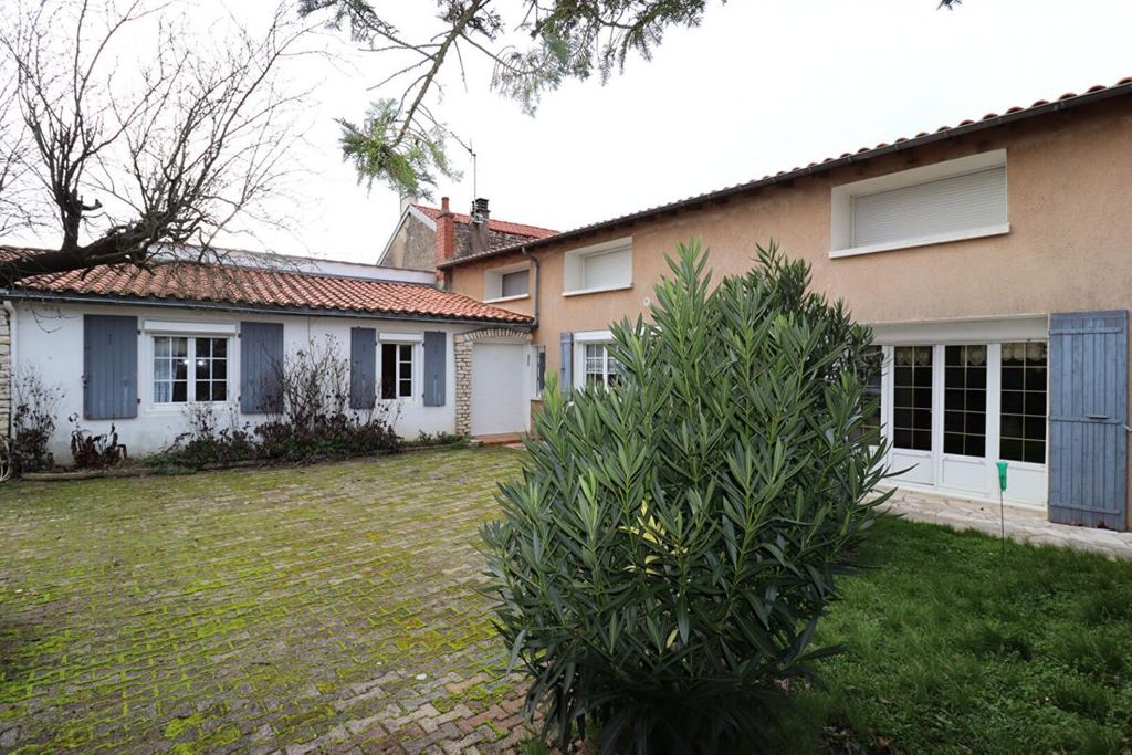 Achat maison à vendre 4 chambres 183 m² - Beauvoir-sur-Niort