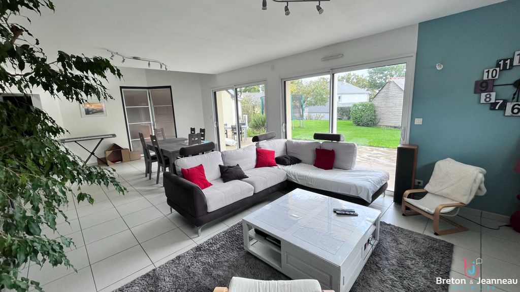 Achat maison à vendre 6 chambres 204 m² - Saint-Berthevin