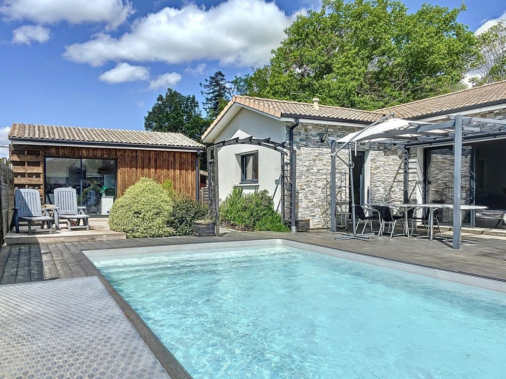 Achat maison à vendre 4 chambres 153 m² - Carignan-de-Bordeaux
