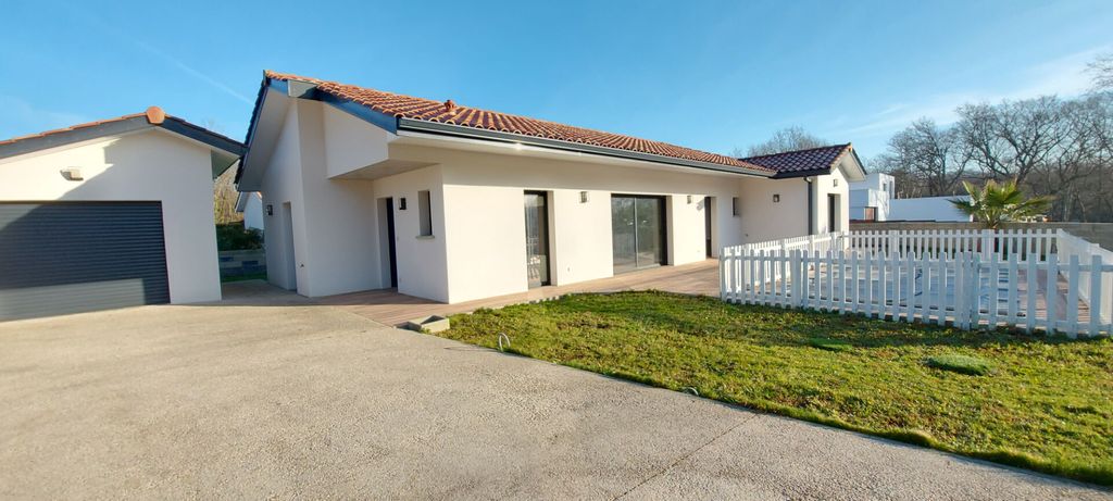 Achat maison à vendre 4 chambres 135 m² - Saint-Martin-de-Hinx