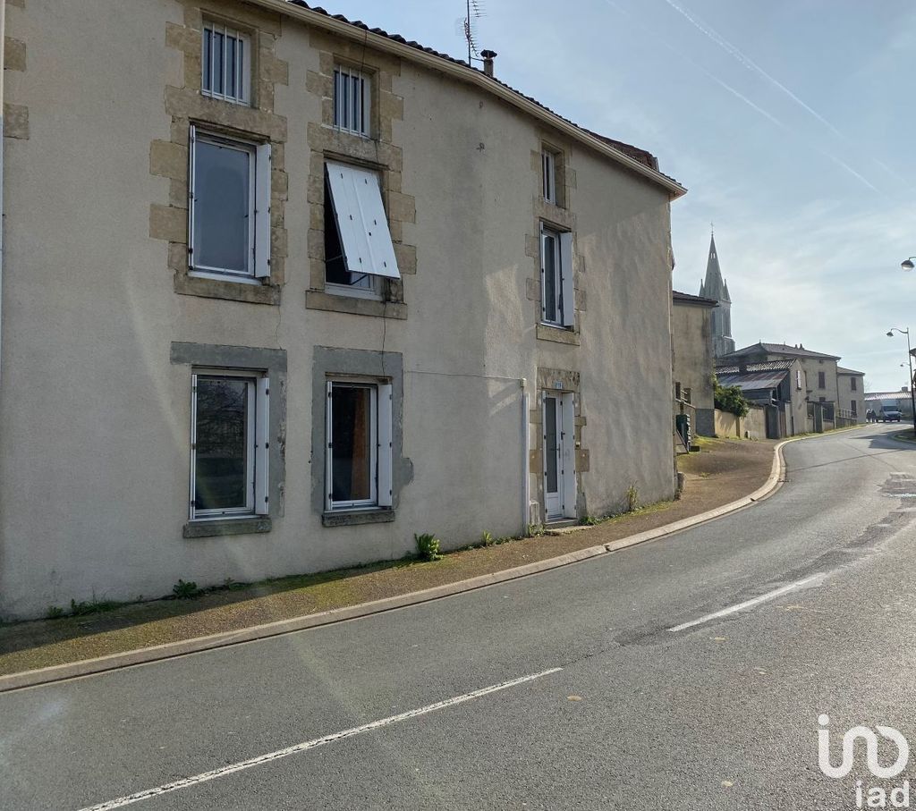 Achat maison à vendre 2 chambres 103 m² - Saint-Hilaire-de-Voust