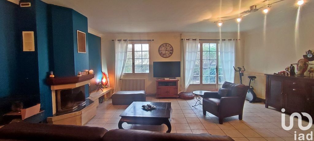Achat maison à vendre 6 chambres 242 m² - Saint-Pierre-d'Amilly