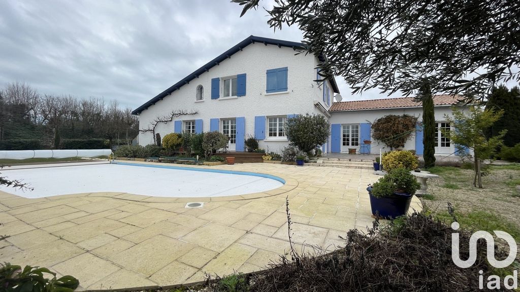 Achat maison à vendre 6 chambres 235 m² - La Rochelle