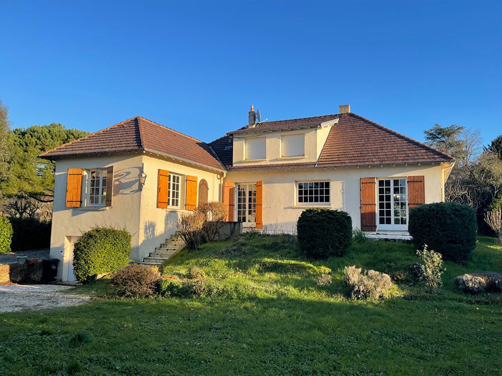 Achat maison à vendre 5 chambres 156 m² - Fontenay-le-Comte