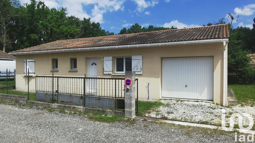 Achat maison à vendre 3 chambres 80 m² - Saint-Yzan-de-Soudiac