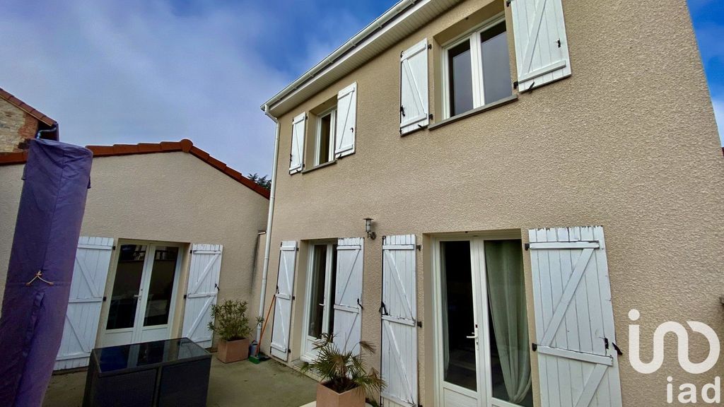 Achat maison à vendre 3 chambres 110 m² - Saint-Marcellin-en-Forez
