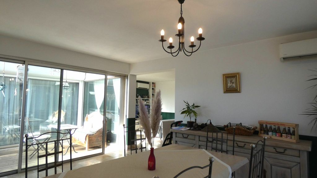 Achat maison à vendre 5 chambres 199 m² - Nîmes