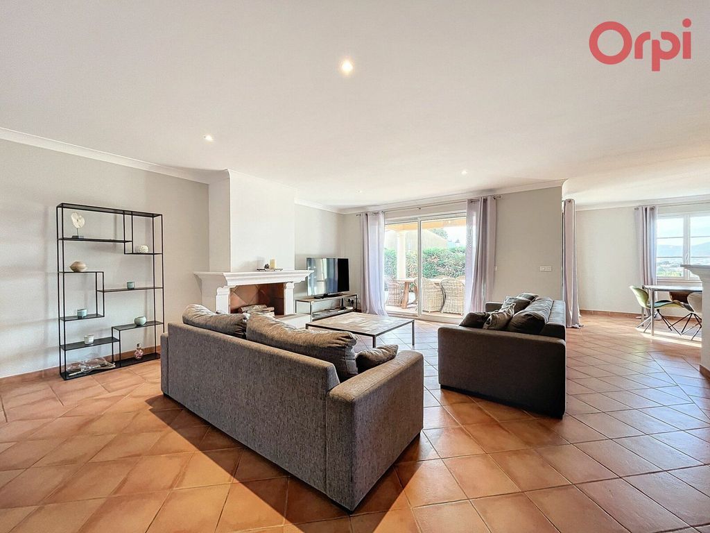 Achat maison à vendre 3 chambres 112 m² - Sainte-Maxime