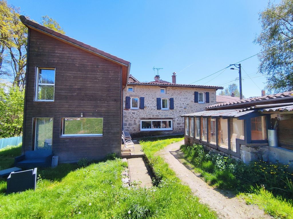 Achat maison à vendre 4 chambres 180 m² - Saint-Rémy-sur-Durolle