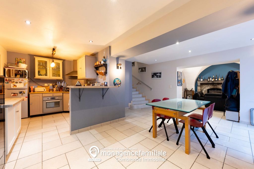 Achat maison à vendre 4 chambres 126 m² - Saint-Genès-Champanelle