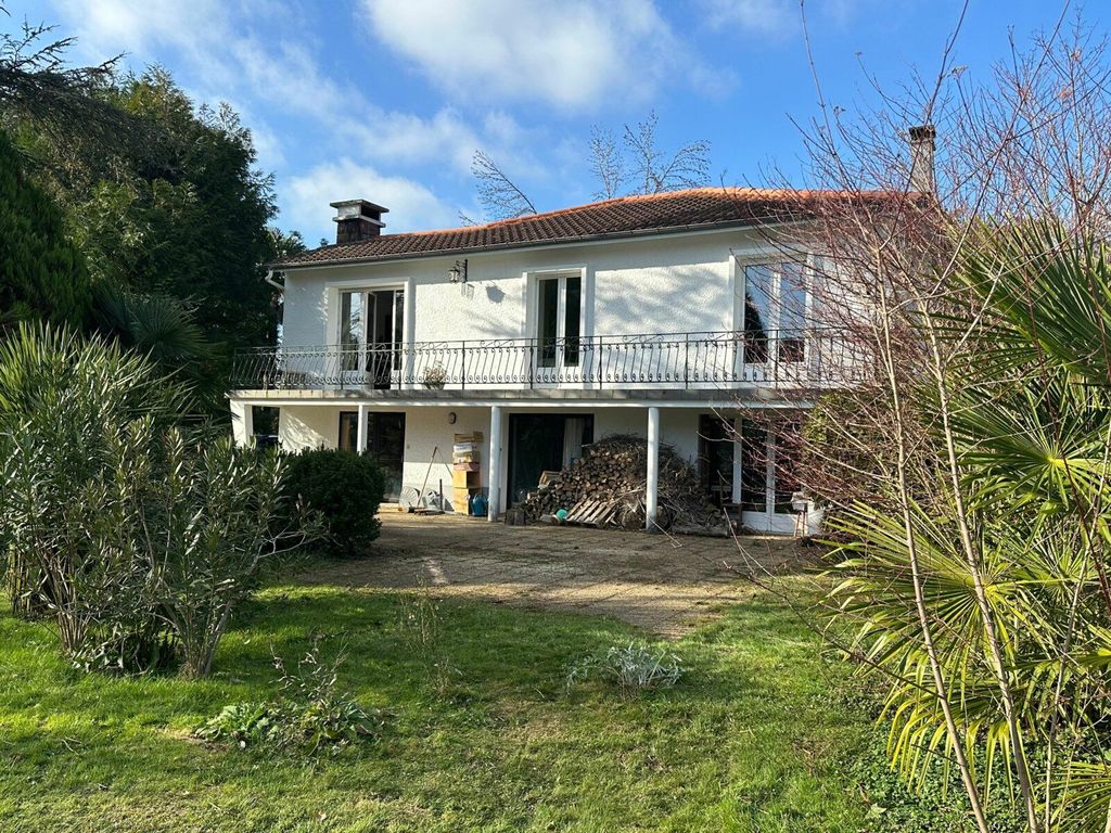 Achat maison à vendre 5 chambres 177 m² - Morlaàs