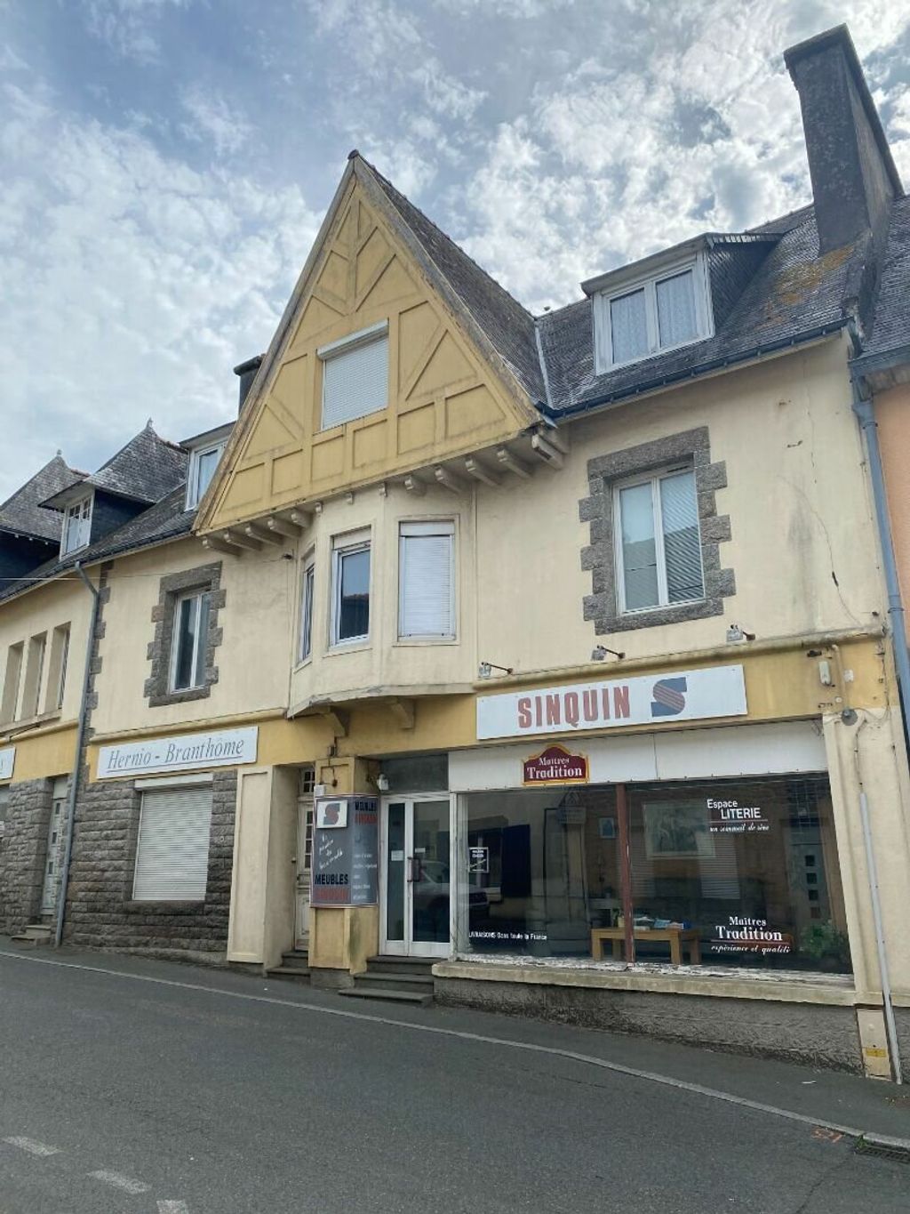 Achat maison à vendre 5 chambres 263 m² - Rostrenen