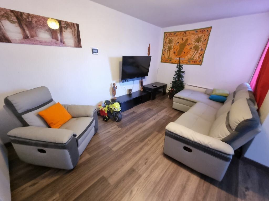 Achat appartement à vendre 5 pièces 96 m² - Saint-Martin-de-Crau