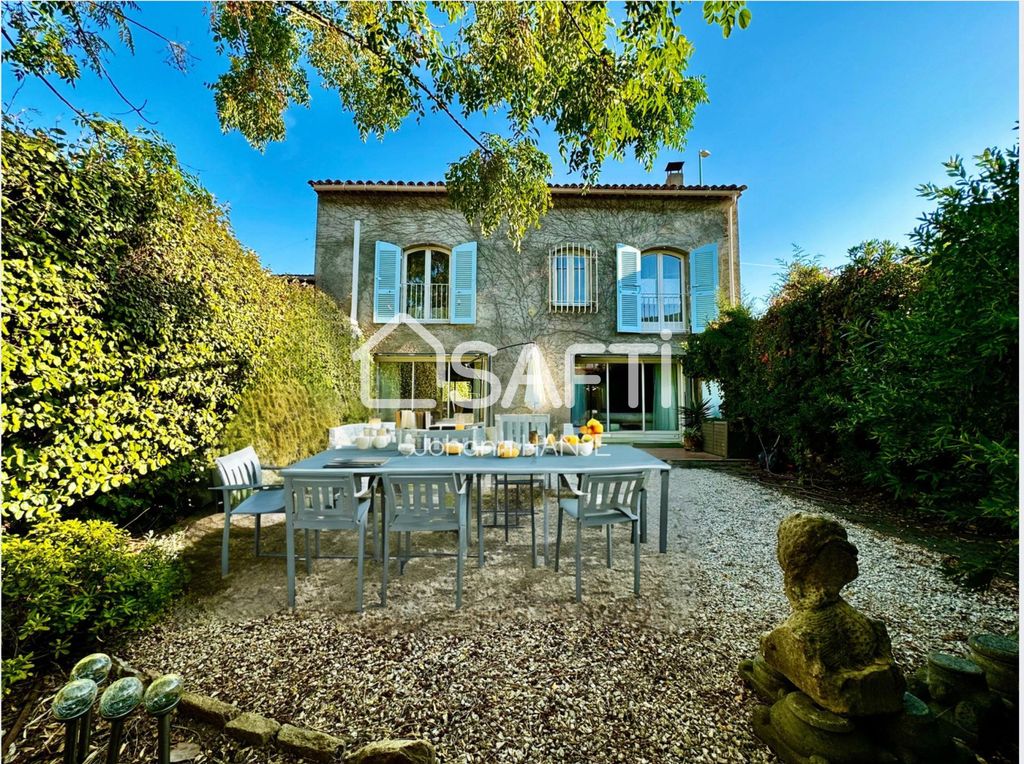 Achat maison à vendre 5 chambres 233 m² - Sainte-Maxime