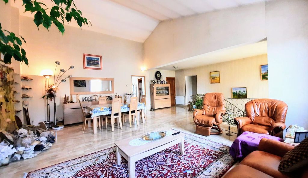Achat maison à vendre 3 chambres 211 m² - Perpignan