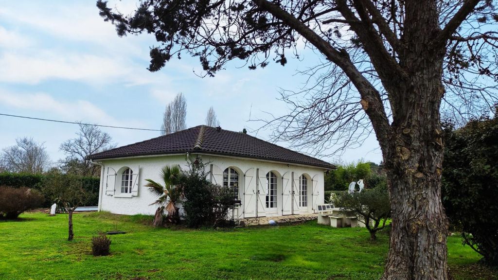 Achat maison à vendre 2 chambres 67 m² - Saint-Seurin-sur-l'Isle