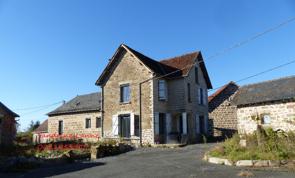Achat maison à vendre 4 chambres 200 m² - Saint-Pantaléon-de-Larche