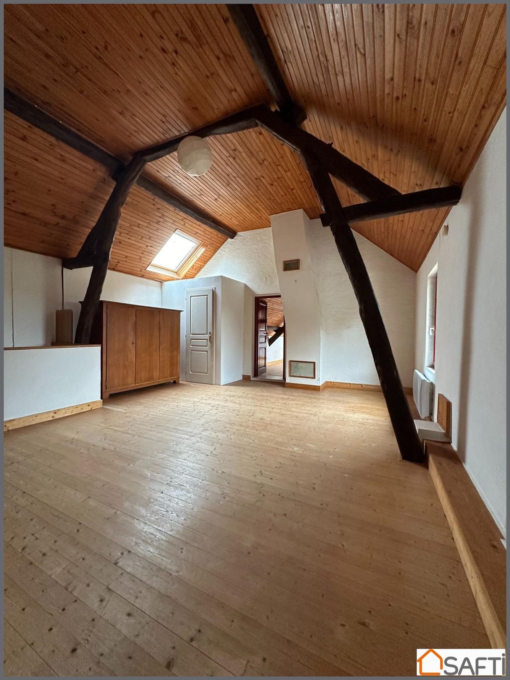 Achat maison à vendre 4 chambres 130 m² - Saint-Parize-le-Châtel