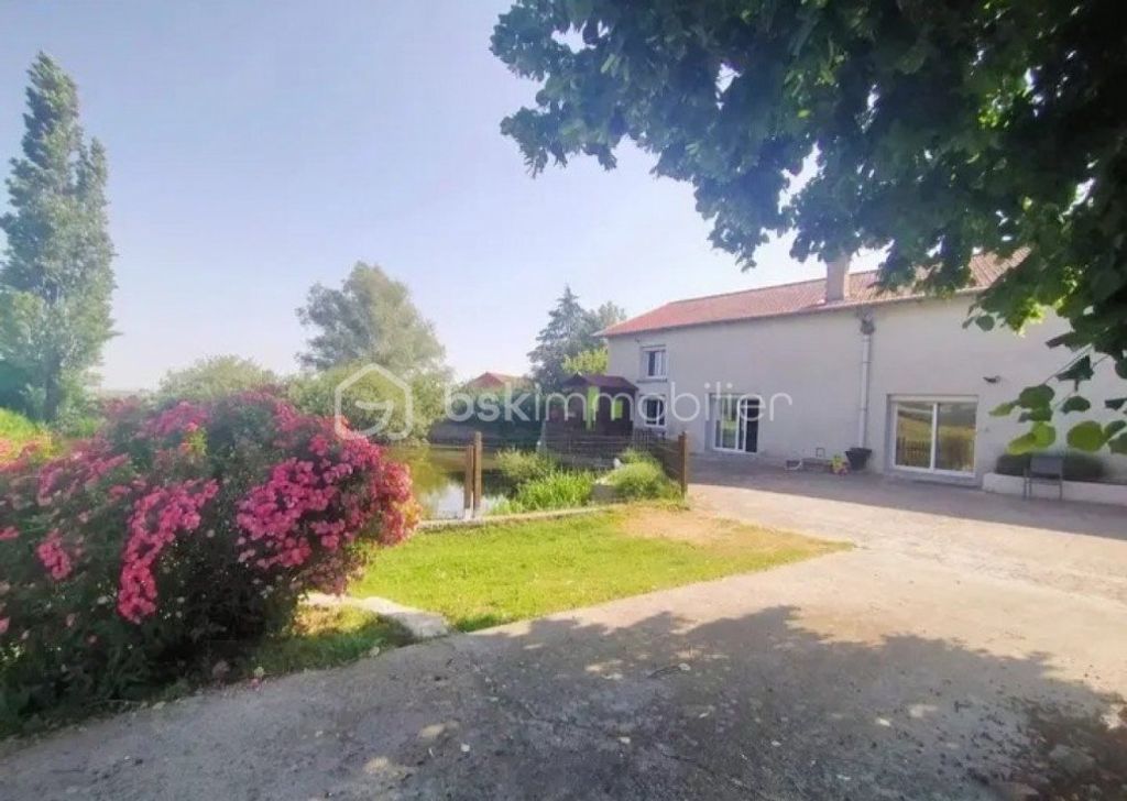 Achat maison à vendre 4 chambres 258 m² - Saint-Jean-Saint-Maurice-sur-Loire