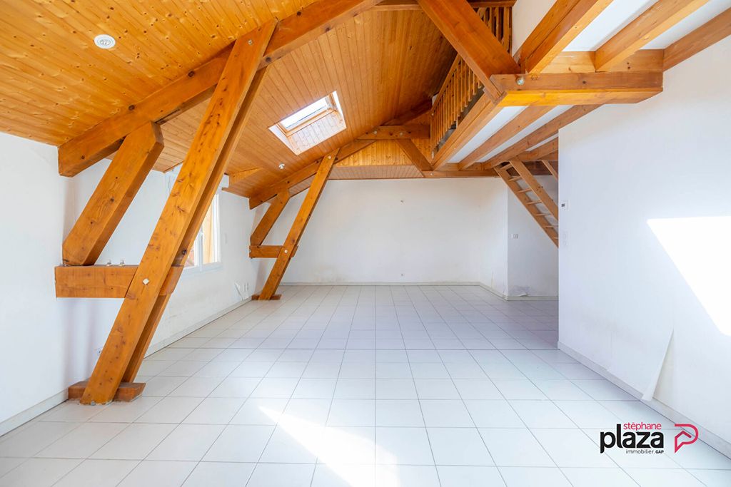 Achat appartement à vendre 3 pièces 71 m² - Saint-Laurent-du-Cros