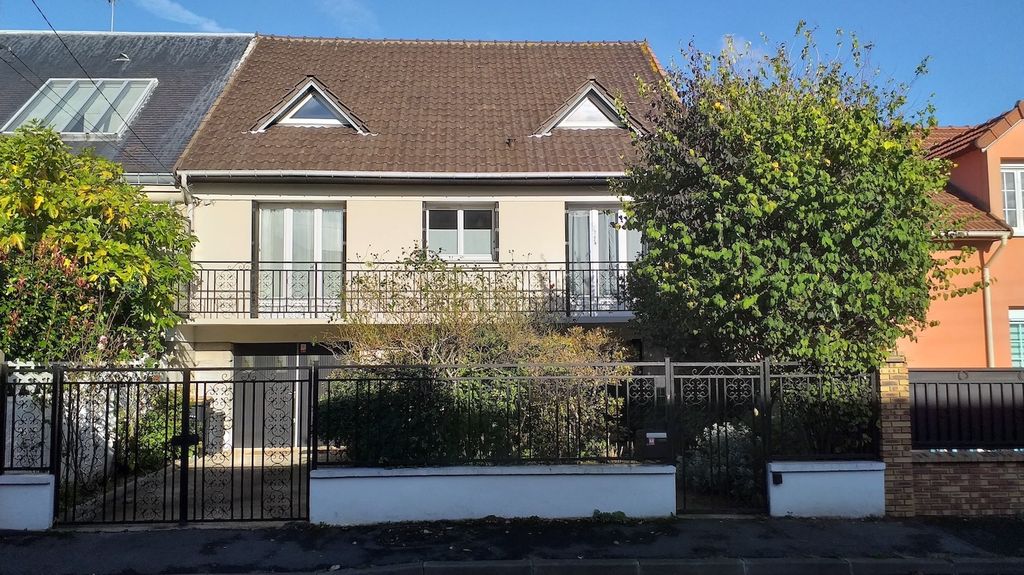 Achat maison à vendre 4 chambres 219 m² - Ormesson-sur-Marne