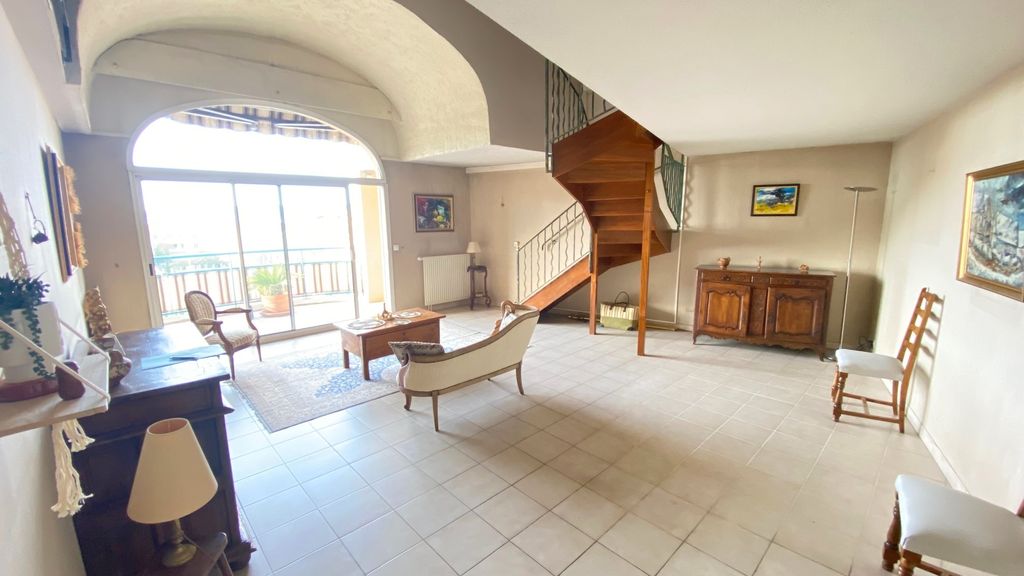 Achat appartement à vendre 4 pièces 121 m² - Saint-Raphaël